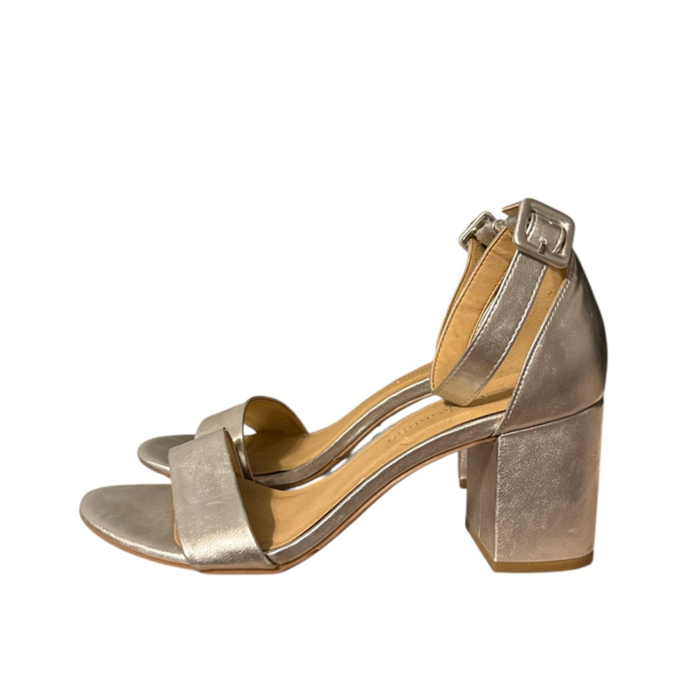 CL by Laundry Silver Shoes Size 8 Chunky Heel